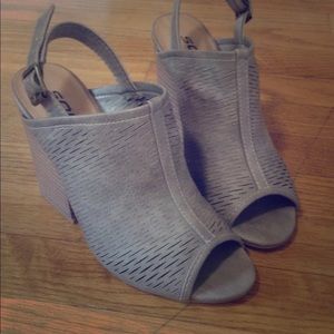 Tan Pee toe heels